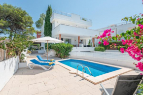 Villa Violeta for 8 with swimming pool and beach views